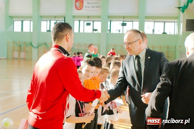Zdjęcie w galerii na portalu naszraciborz.pl: Zimowa Liga Halowa: Ostatnia kolejka zmagań żaków wiadomości z regionu