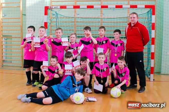 Zdjęcie w galerii na portalu naszraciborz.pl: Zimowa Liga Halowa: Ostatnia kolejka zmagań żaków wiadomości z regionu