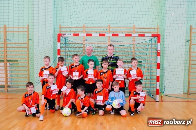 Zdjęcie w galerii na portalu naszraciborz.pl: Zimowa Liga Halowa: Ostatnia kolejka zmagań żaków wiadomości z regionu