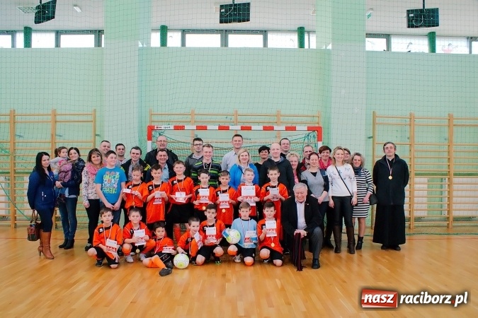 Zdjęcie w galerii na portalu naszraciborz.pl: Zimowa Liga Halowa: Ostatnia kolejka zmagań żaków wiadomości z regionu