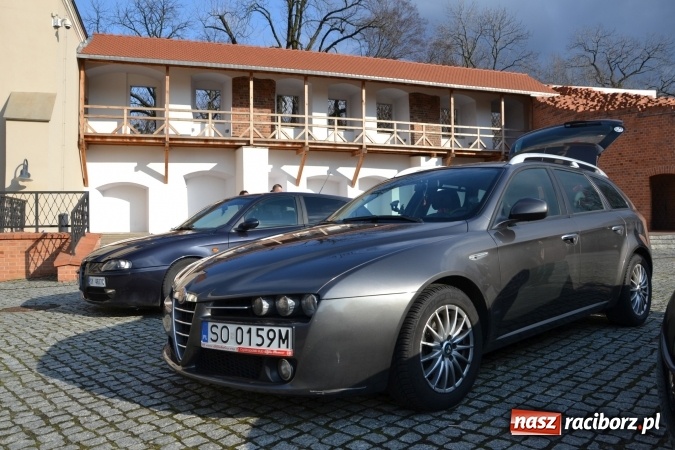 Zdjęcie w galerii na portalu naszraciborz.pl: Zlot miłośników Alf Romeo na zamku za nami wiadomości z regionu