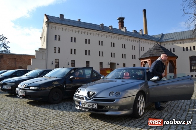 Zdjęcie w galerii na portalu naszraciborz.pl: Zlot miłośników Alf Romeo na zamku za nami wiadomości z regionu
