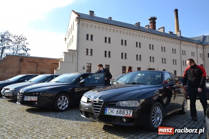 Zdjęcie w galerii na portalu naszraciborz.pl: Zlot miłośników Alf Romeo na zamku za nami wiadomości z regionu