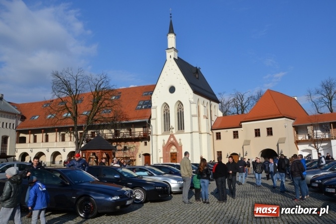 Zdjęcie w galerii na portalu naszraciborz.pl: Zlot miłośników Alf Romeo na zamku za nami wiadomości z regionu