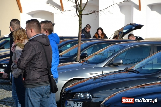 Zdjęcie w galerii na portalu naszraciborz.pl: Zlot miłośników Alf Romeo na zamku za nami wiadomości z regionu