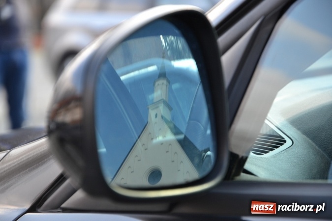 Zdjęcie w galerii na portalu naszraciborz.pl: Zlot miłośników Alf Romeo na zamku za nami wiadomości z regionu