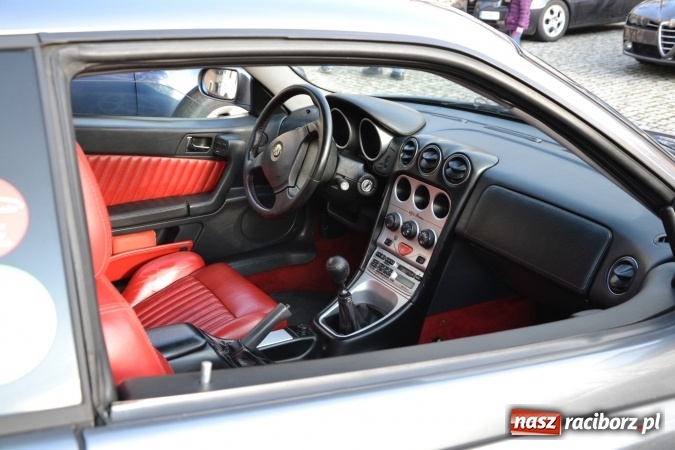 Zdjęcie w galerii na portalu naszraciborz.pl: Zlot miłośników Alf Romeo na zamku za nami wiadomości z regionu