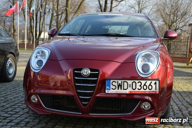 Zdjęcie w galerii na portalu naszraciborz.pl: Zlot miłośników Alf Romeo na zamku za nami wiadomości z regionu