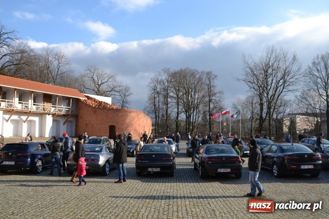 Zdjęcie w galerii na portalu naszraciborz.pl: Zlot miłośników Alf Romeo na zamku za nami wiadomości z regionu