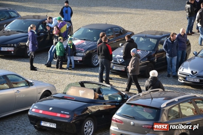 Zdjęcie w galerii na portalu naszraciborz.pl: Zlot miłośników Alf Romeo na zamku za nami wiadomości z regionu