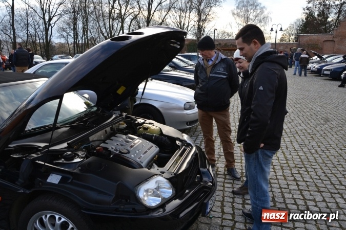 Zdjęcie w galerii na portalu naszraciborz.pl: Zlot miłośników Alf Romeo na zamku za nami wiadomości z regionu