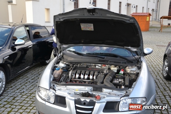 Zdjęcie w galerii na portalu naszraciborz.pl: Zlot miłośników Alf Romeo na zamku za nami wiadomości z regionu