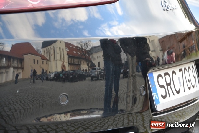 Zdjęcie w galerii na portalu naszraciborz.pl: Zlot miłośników Alf Romeo na zamku za nami wiadomości z regionu