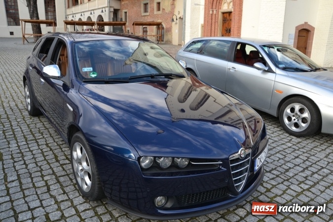 Zdjęcie w galerii na portalu naszraciborz.pl: Zlot miłośników Alf Romeo na zamku za nami wiadomości z regionu