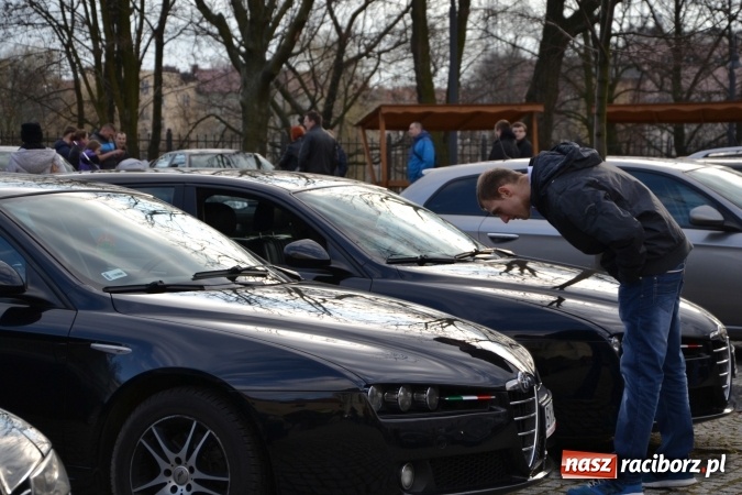 Zdjęcie w galerii na portalu naszraciborz.pl: Zlot miłośników Alf Romeo na zamku za nami wiadomości z regionu