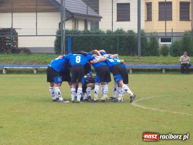 Zdjęcie w galerii na portalu naszraciborz.pl: Markowice - Chałupki: Festiwal czerwonych kartek wiadomości z regionu