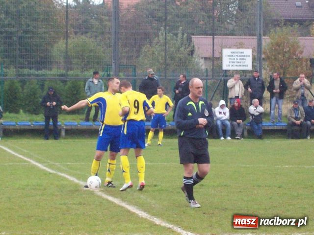 Zdjęcie w galerii na portalu naszraciborz.pl: Markowice - Chałupki: Festiwal czerwonych kartek wiadomości z regionu