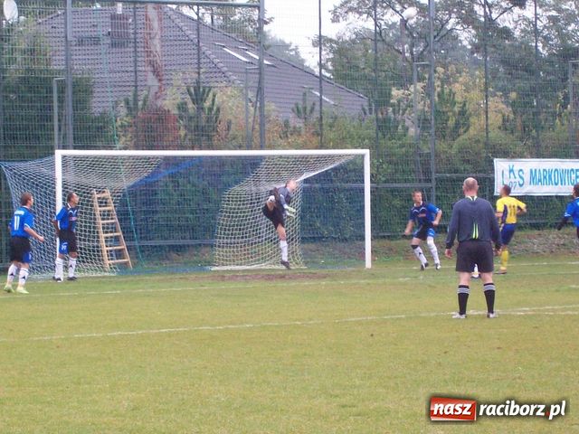 Zdjęcie w galerii na portalu naszraciborz.pl: Markowice - Chałupki: Festiwal czerwonych kartek wiadomości z regionu