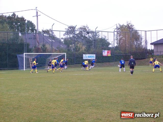 Zdjęcie w galerii na portalu naszraciborz.pl: Markowice - Chałupki: Festiwal czerwonych kartek wiadomości z regionu