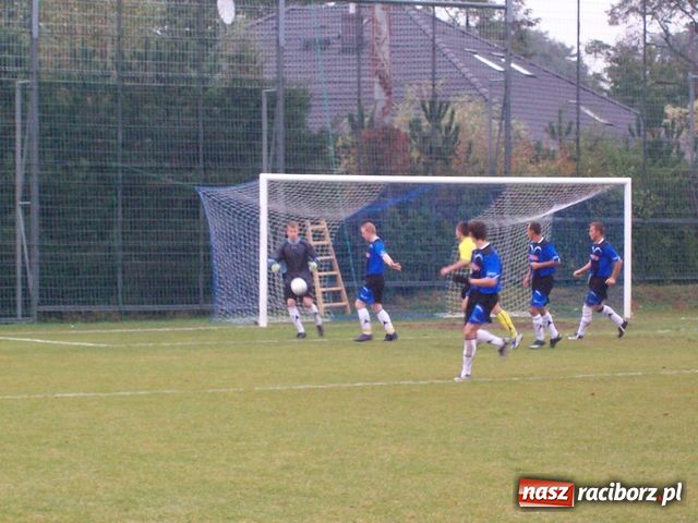 Zdjęcie w galerii na portalu naszraciborz.pl: Markowice - Chałupki: Festiwal czerwonych kartek wiadomości z regionu