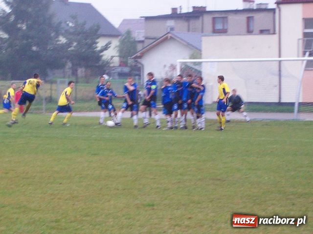 Zdjęcie w galerii na portalu naszraciborz.pl: Markowice - Chałupki: Festiwal czerwonych kartek wiadomości z regionu