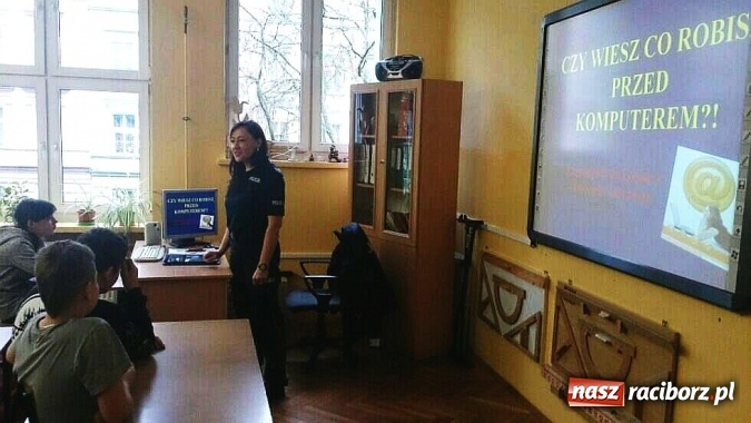 Zdjęcie w galerii na portalu naszraciborz.pl: Policyjna pogadanka na temat bezpieczeństwa w Internecie w SP 13  wiadomości z regionu