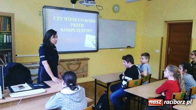 Zdjęcie w galerii na portalu naszraciborz.pl: Policyjna pogadanka na temat bezpieczeństwa w Internecie w SP 13  wiadomości z regionu