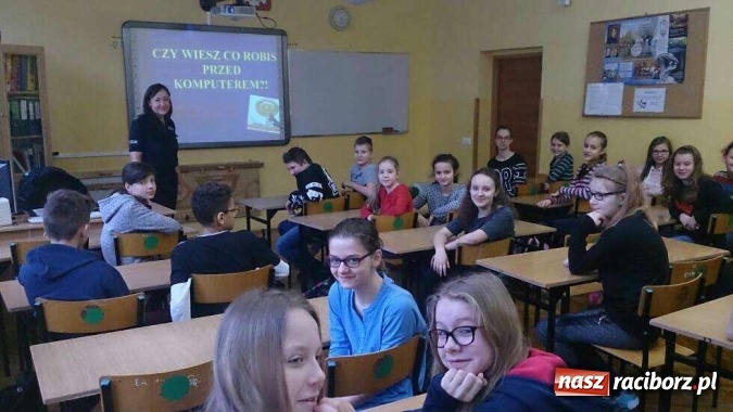 Zdjęcie w galerii na portalu naszraciborz.pl: Policyjna pogadanka na temat bezpieczeństwa w Internecie w SP 13  wiadomości z regionu