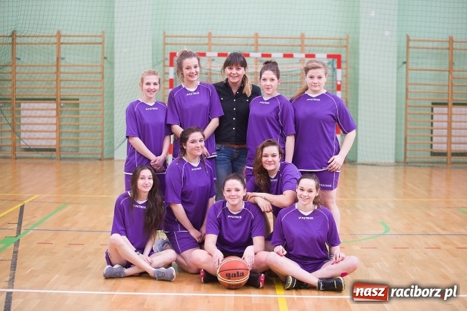 Zdjęcie w galerii na portalu naszraciborz.pl: Powiatowe Rozgrywki Szkół Ponadgimnazjalnych w Koszykówce Dziewczyn wiadomości z regionu