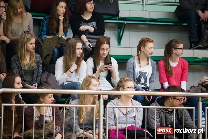 Zdjęcie w galerii na portalu naszraciborz.pl: Powiatowe Rozgrywki Szkół Ponadgimnazjalnych w Koszykówce Dziewczyn wiadomości z regionu