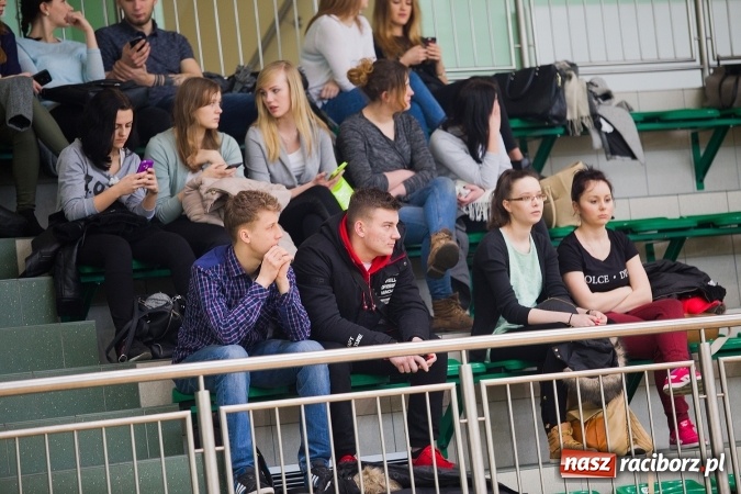 Zdjęcie w galerii na portalu naszraciborz.pl: Powiatowe Rozgrywki Szkół Ponadgimnazjalnych w Koszykówce Dziewczyn wiadomości z regionu