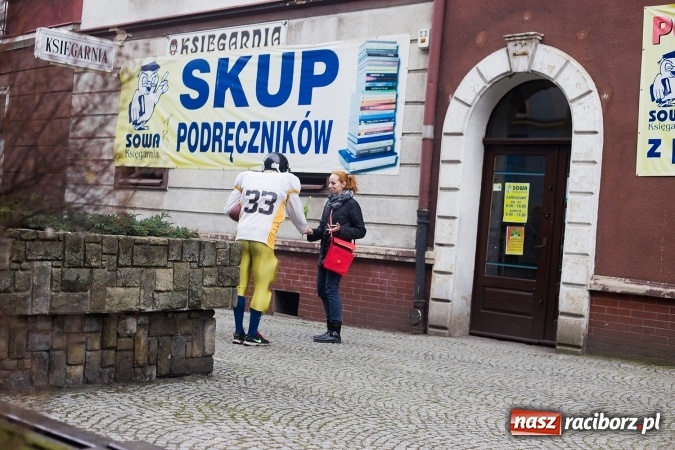 Zdjęcie w galerii na portalu naszraciborz.pl: Kwiaty na Dzień Kobiet od Raptors Racibórz wiadomości z regionu