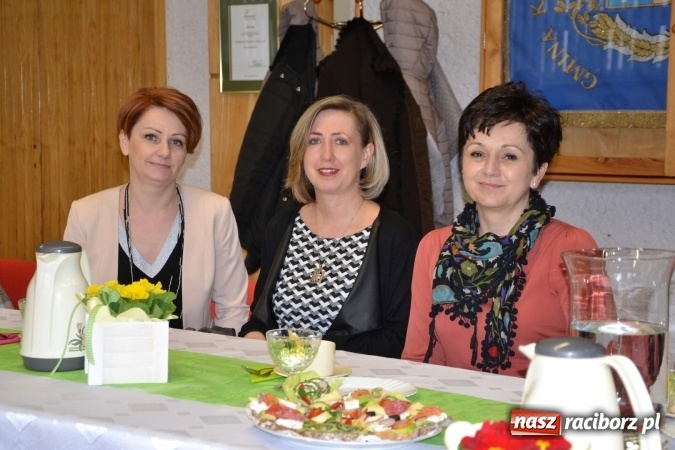 Zdjęcie w galerii na portalu naszraciborz.pl: Spotkanie z okazji Dnia Kobiet w Urzędzie Gminy Krzyżanowice  wiadomości z regionu