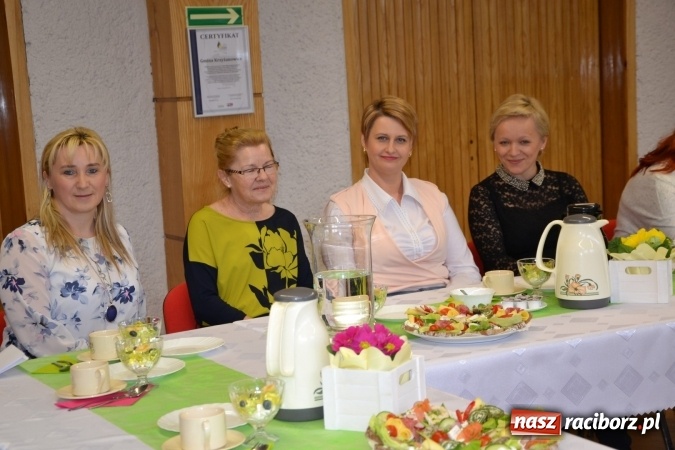 Zdjęcie w galerii na portalu naszraciborz.pl: Spotkanie z okazji Dnia Kobiet w Urzędzie Gminy Krzyżanowice  wiadomości z regionu