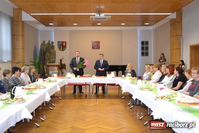 Zdjęcie w galerii na portalu naszraciborz.pl: Spotkanie z okazji Dnia Kobiet w Urzędzie Gminy Krzyżanowice  wiadomości z regionu