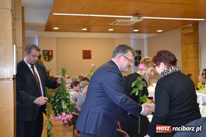 Zdjęcie w galerii na portalu naszraciborz.pl: Spotkanie z okazji Dnia Kobiet w Urzędzie Gminy Krzyżanowice  wiadomości z regionu