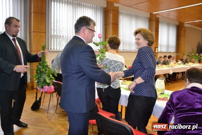 Zdjęcie w galerii na portalu naszraciborz.pl: Spotkanie z okazji Dnia Kobiet w Urzędzie Gminy Krzyżanowice  wiadomości z regionu