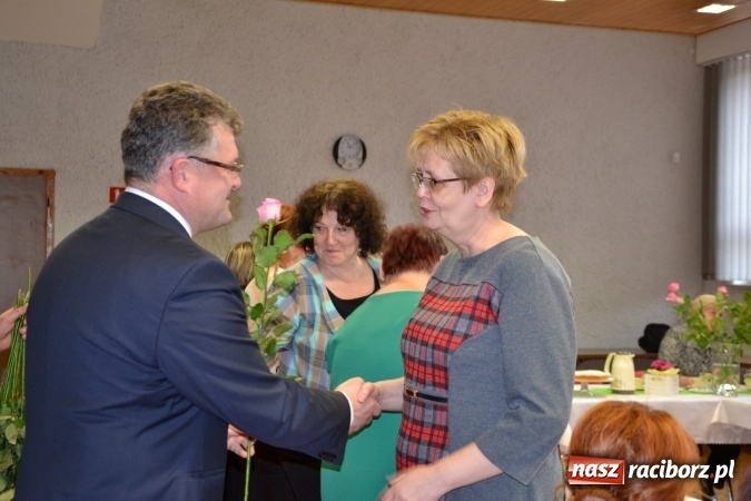 Zdjęcie w galerii na portalu naszraciborz.pl: Spotkanie z okazji Dnia Kobiet w Urzędzie Gminy Krzyżanowice  wiadomości z regionu