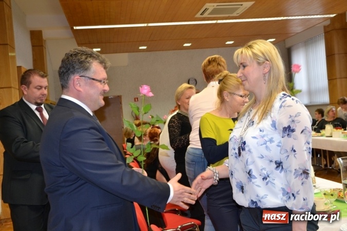 Zdjęcie w galerii na portalu naszraciborz.pl: Spotkanie z okazji Dnia Kobiet w Urzędzie Gminy Krzyżanowice  wiadomości z regionu