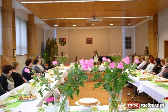 Zdjęcie w galerii na portalu naszraciborz.pl: Spotkanie z okazji Dnia Kobiet w Urzędzie Gminy Krzyżanowice  wiadomości z regionu
