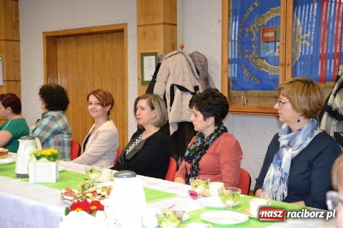 Zdjęcie w galerii na portalu naszraciborz.pl: Spotkanie z okazji Dnia Kobiet w Urzędzie Gminy Krzyżanowice  wiadomości z regionu