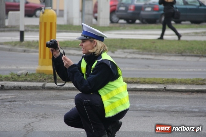 Zdjęcie w galerii na portalu naszraciborz.pl: Zderzenie peugeota i opla przy Mechaniku wiadomości z regionu