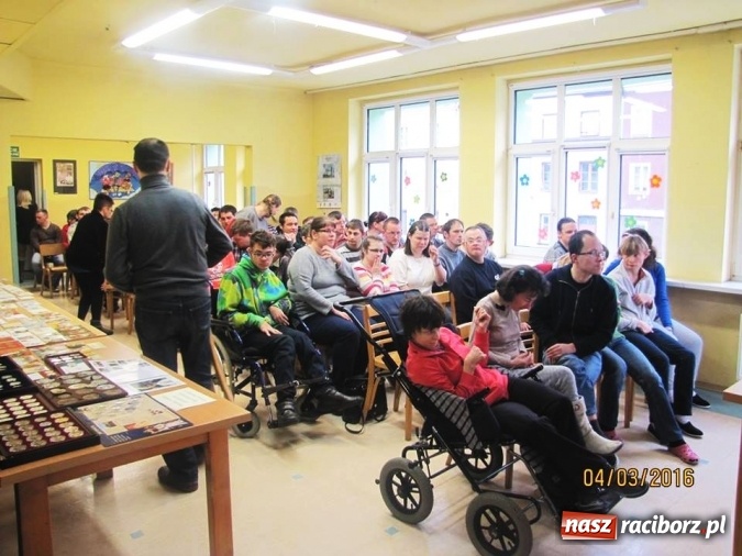 Zdjęcie w galerii na portalu naszraciborz.pl: Czesław Sobierajski spotkał się z podopiecznymi Raciborskiego Centrum Rehabilitacji Osób Niepełnosprawnych wiadomości z regionu