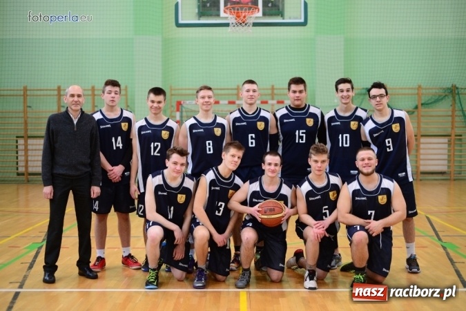 Zdjęcie w galerii na portalu naszraciborz.pl: Powiatowe Rozgrywki Szk&oacute;ł Ponadgimnazjalnych w Koszyk&oacute;wce Chłopc&oacute;w wiadomości z regionu