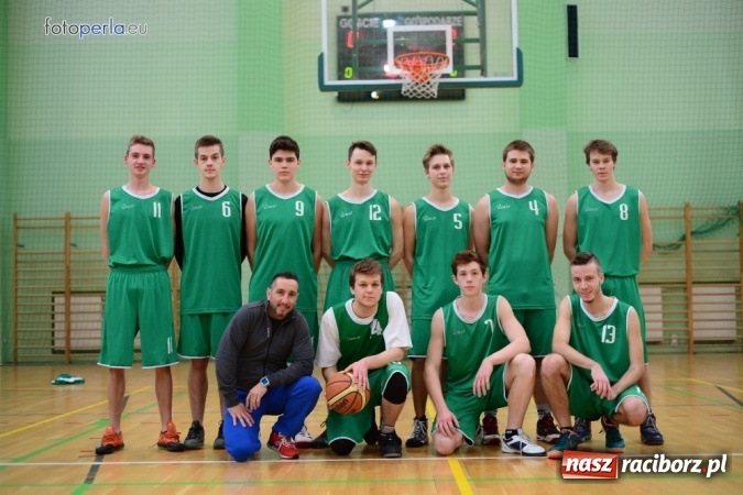 Zdjęcie w galerii na portalu naszraciborz.pl: Powiatowe Rozgrywki Szk&oacute;ł Ponadgimnazjalnych w Koszyk&oacute;wce Chłopc&oacute;w wiadomości z regionu