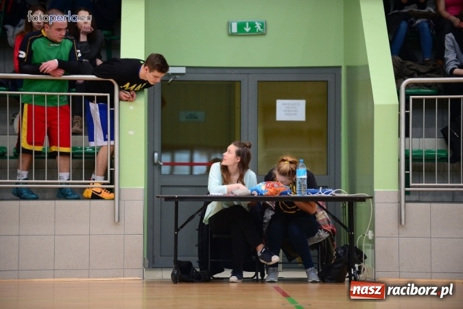 Zdjęcie w galerii na portalu naszraciborz.pl: Powiatowe Rozgrywki Szk&oacute;ł Ponadgimnazjalnych w Koszyk&oacute;wce Chłopc&oacute;w wiadomości z regionu