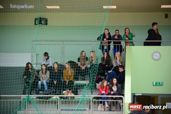 Zdjęcie w galerii na portalu naszraciborz.pl: Powiatowe Rozgrywki Szk&oacute;ł Ponadgimnazjalnych w Koszyk&oacute;wce Chłopc&oacute;w wiadomości z regionu