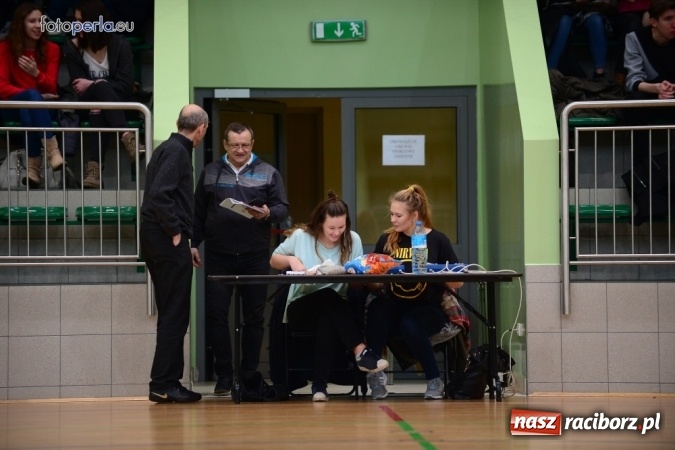 Zdjęcie w galerii na portalu naszraciborz.pl: Powiatowe Rozgrywki Szk&oacute;ł Ponadgimnazjalnych w Koszyk&oacute;wce Chłopc&oacute;w wiadomości z regionu