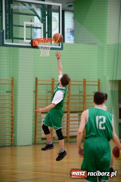 Zdjęcie w galerii na portalu naszraciborz.pl: Powiatowe Rozgrywki Szk&oacute;ł Ponadgimnazjalnych w Koszyk&oacute;wce Chłopc&oacute;w wiadomości z regionu