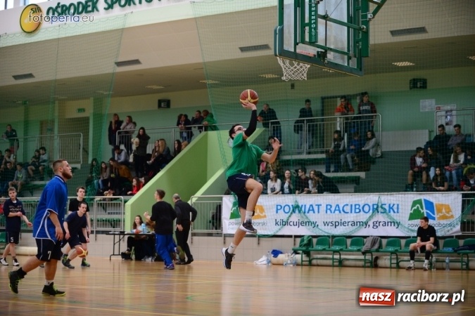 Zdjęcie w galerii na portalu naszraciborz.pl: Powiatowe Rozgrywki Szk&oacute;ł Ponadgimnazjalnych w Koszyk&oacute;wce Chłopc&oacute;w wiadomości z regionu